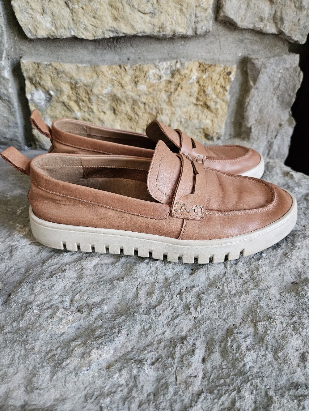 Vionic Uptown Loafer Women's Size 7 Camel Leather Travel Lightweight Tan